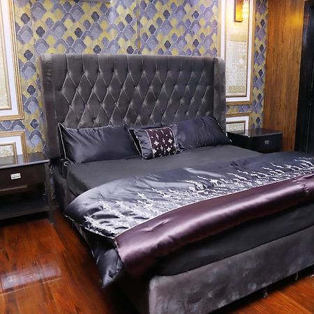 Adara Suites Lahore Exteriör bild