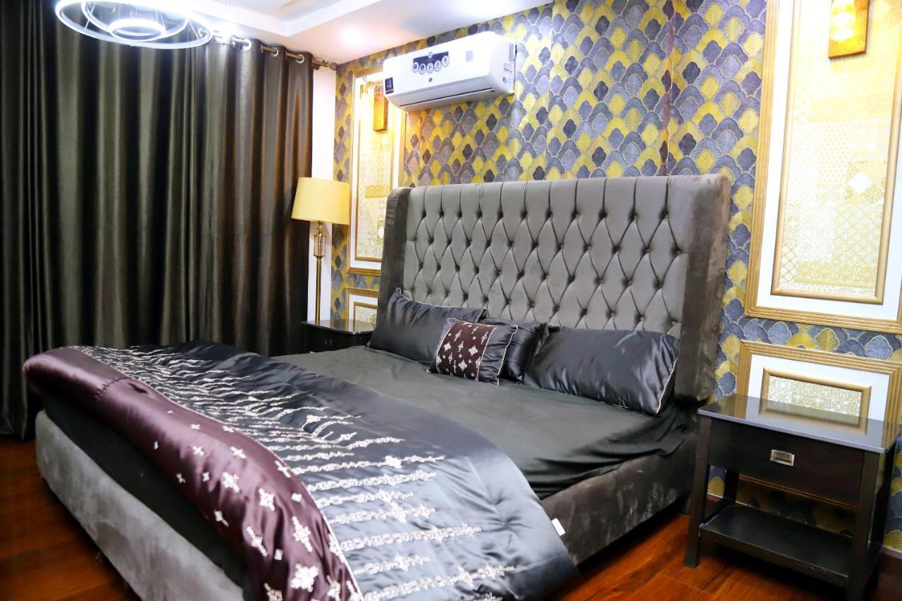 Adara Suites Lahore Exteriör bild