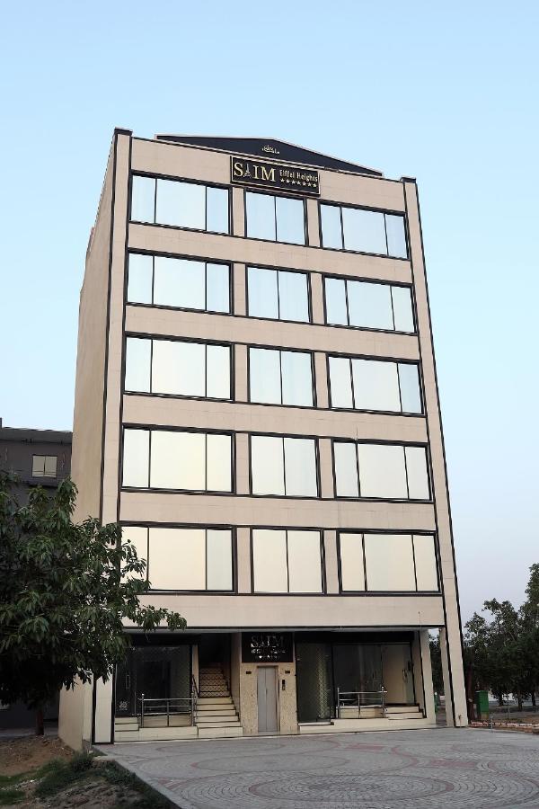 Adara Suites Lahore Exteriör bild