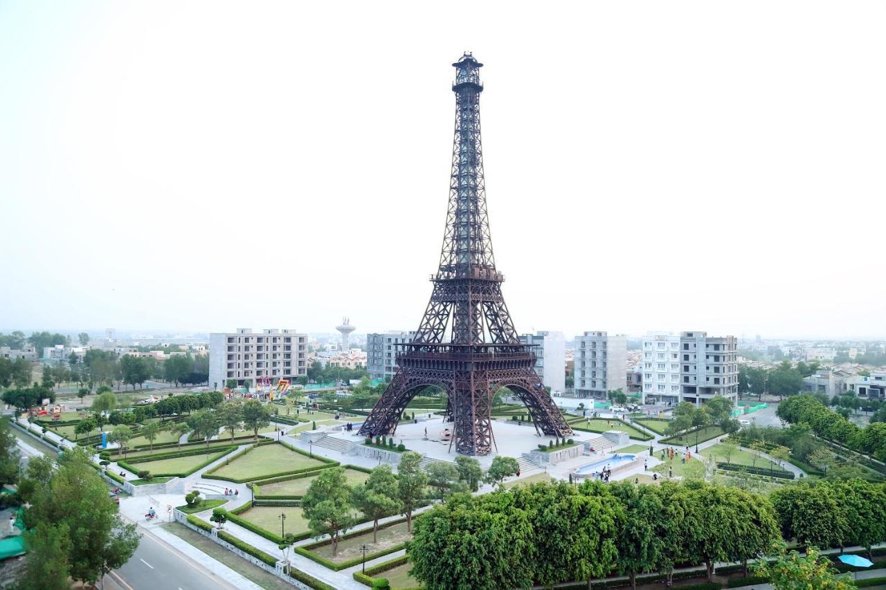 Adara Suites Lahore Exteriör bild