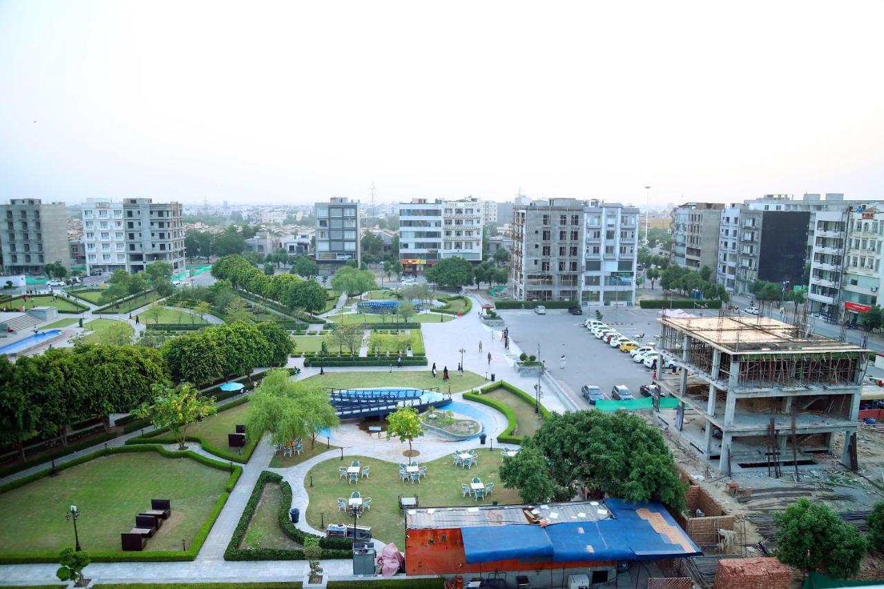 Adara Suites Lahore Exteriör bild
