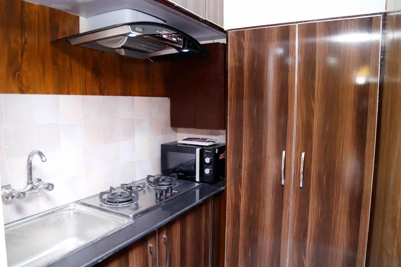 Adara Suites Lahore Exteriör bild