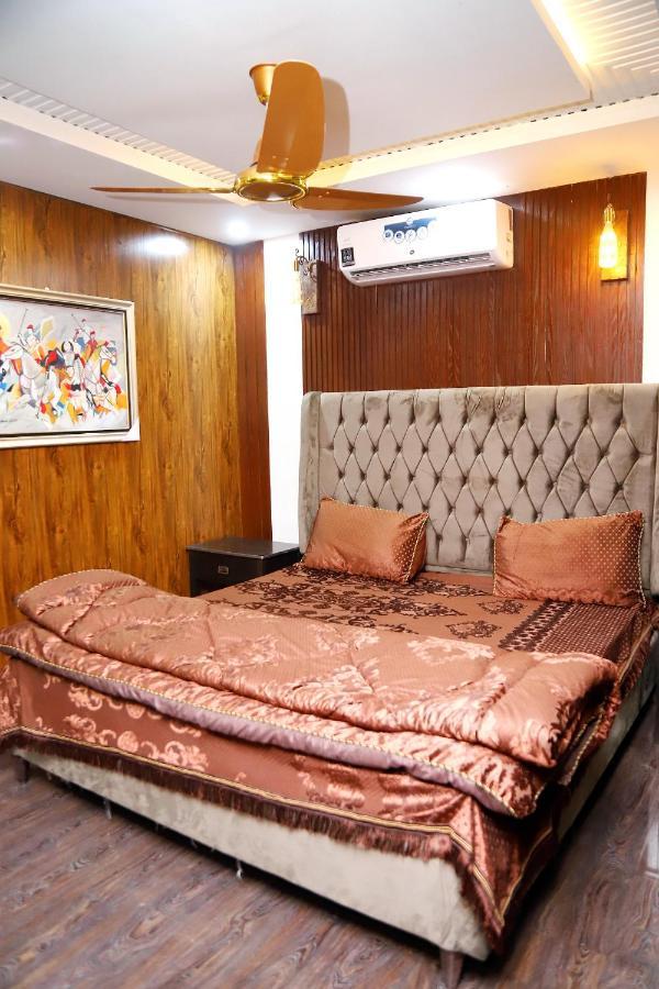 Adara Suites Lahore Exteriör bild