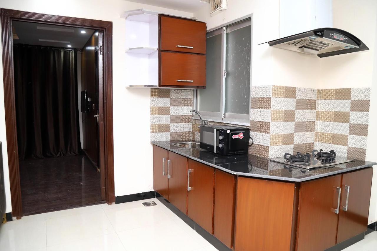 Adara Suites Lahore Exteriör bild