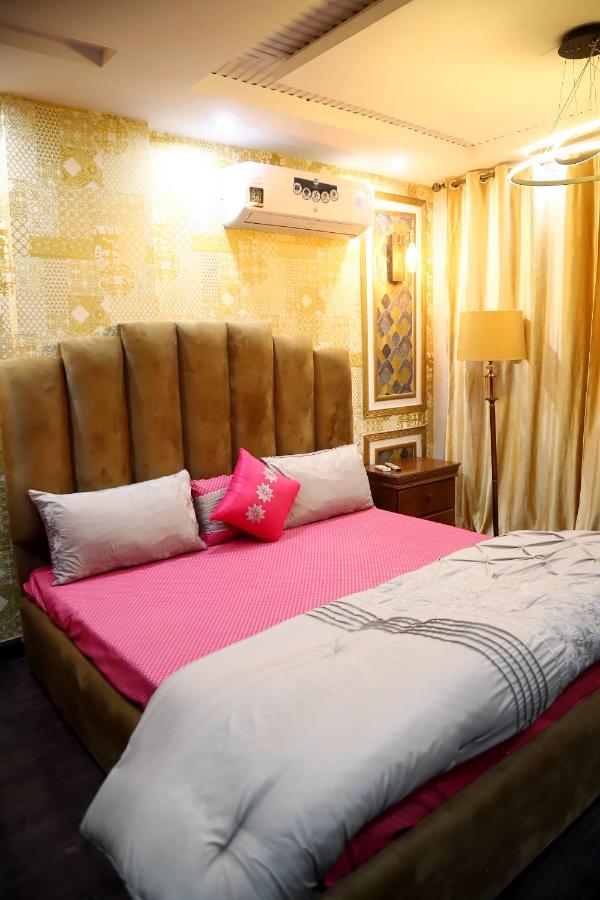 Adara Suites Lahore Exteriör bild