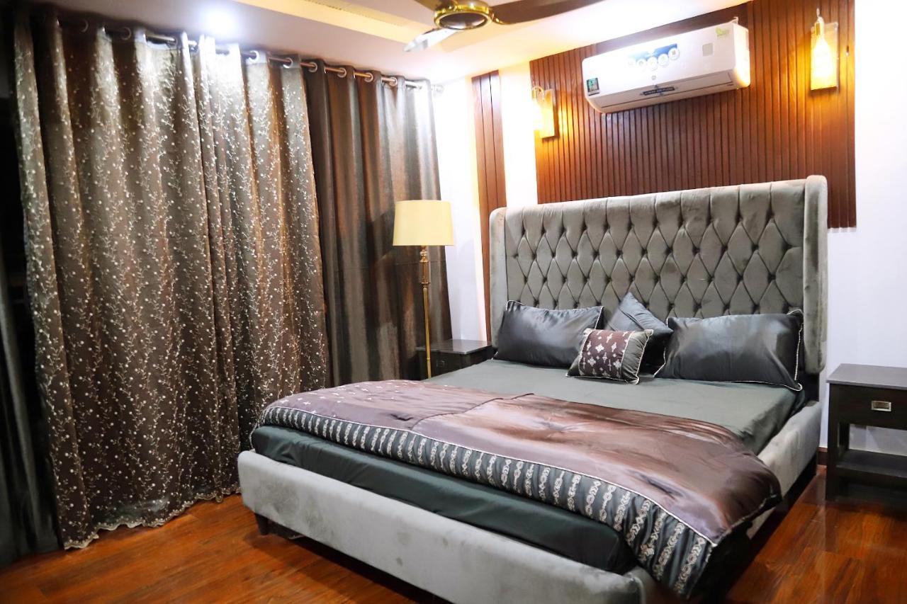 Adara Suites Lahore Exteriör bild