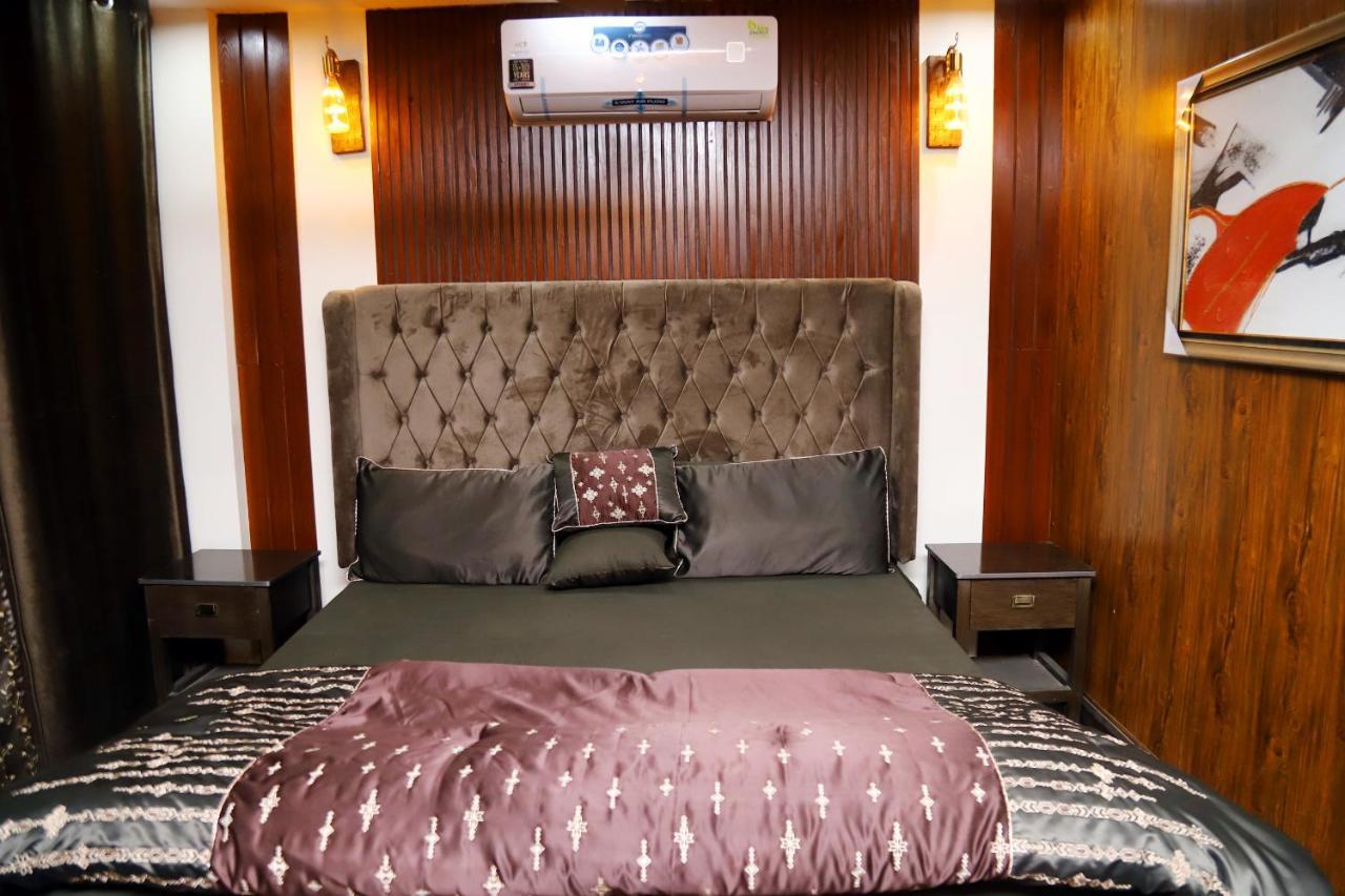 Adara Suites Lahore Exteriör bild