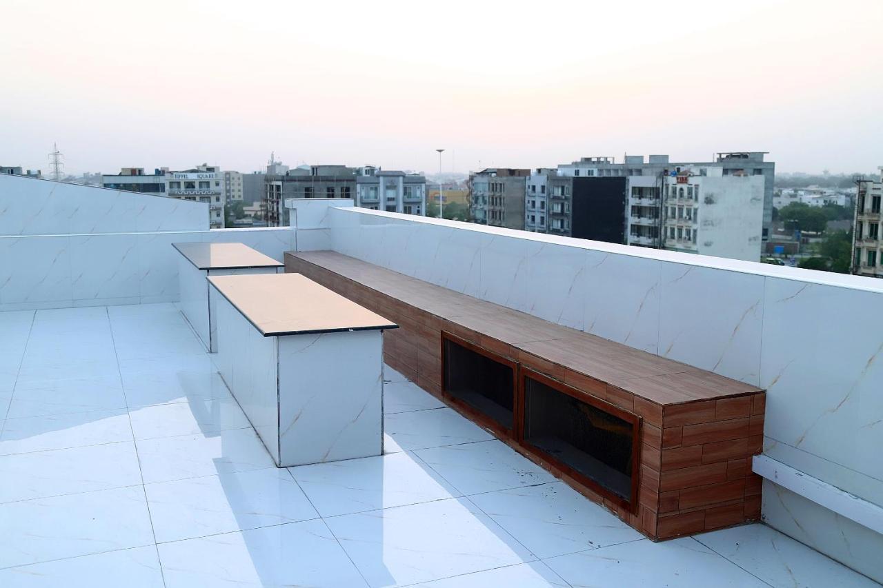 Adara Suites Lahore Exteriör bild